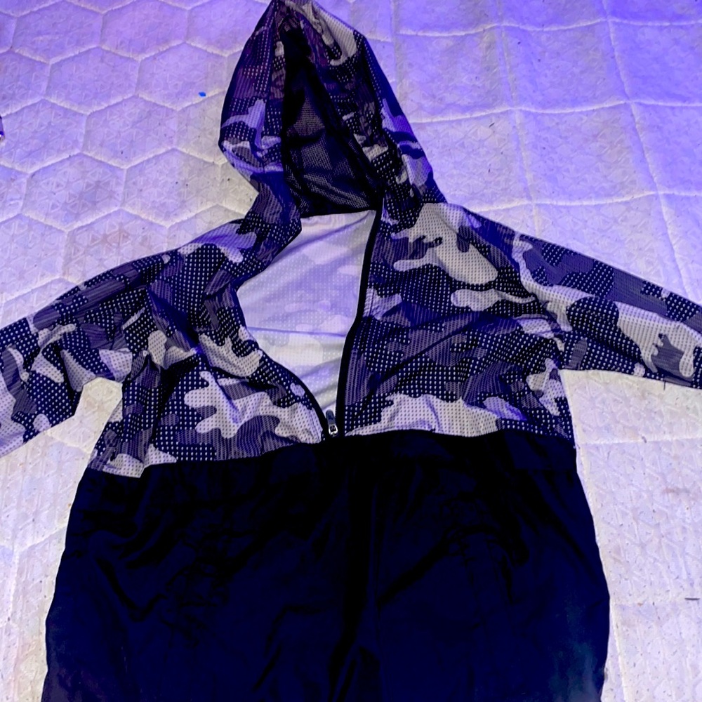 bcg  black and grey camo wind-breaker